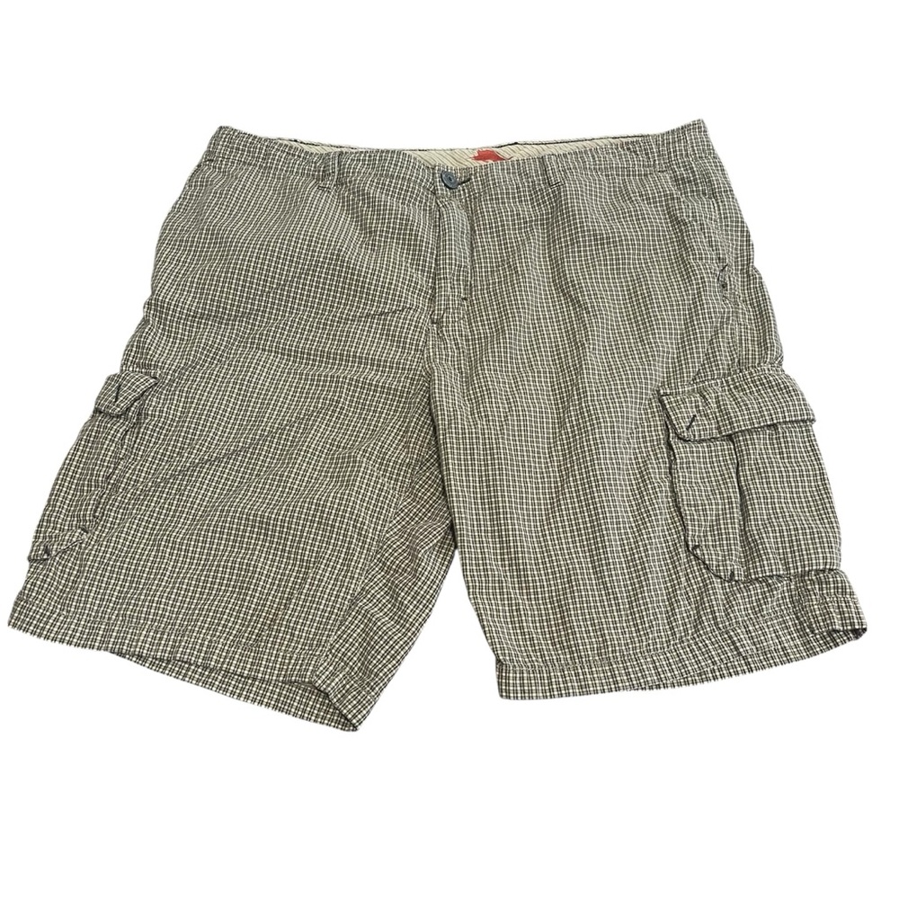 Tommy Bahama size 40 men’s pin striped shorts